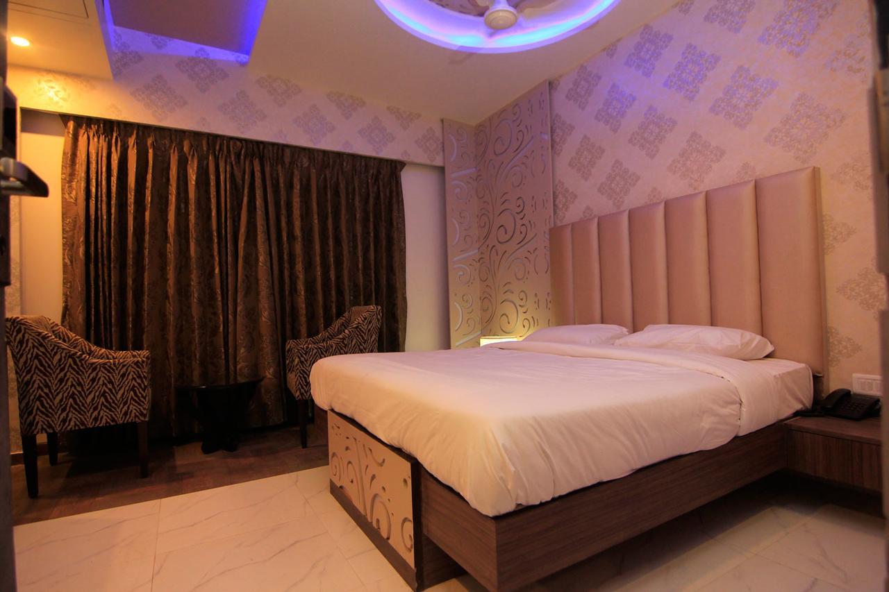 Hotel Sai Dharam Palace Shirdi Exterior photo