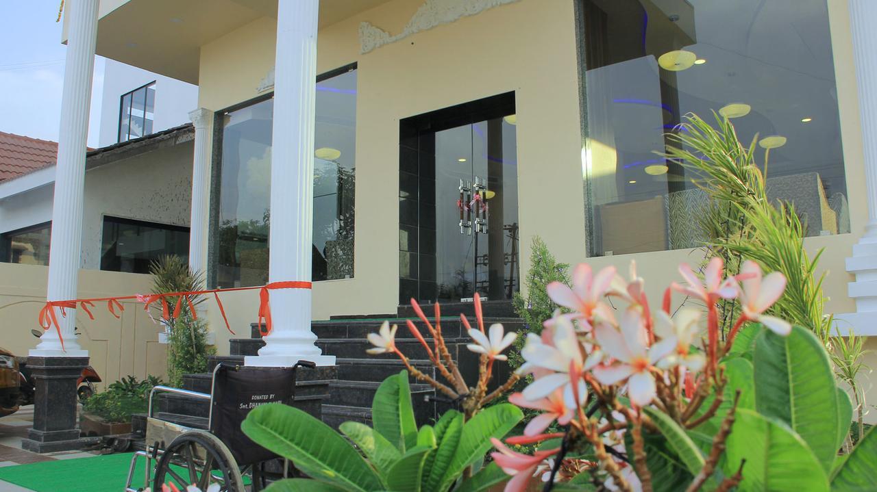 Hotel Sai Dharam Palace Shirdi Exterior photo