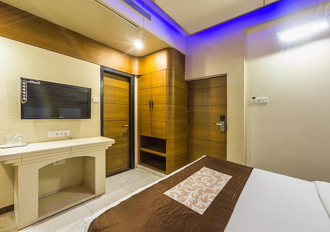 Hotel Sai Dharam Palace Shirdi Exterior photo